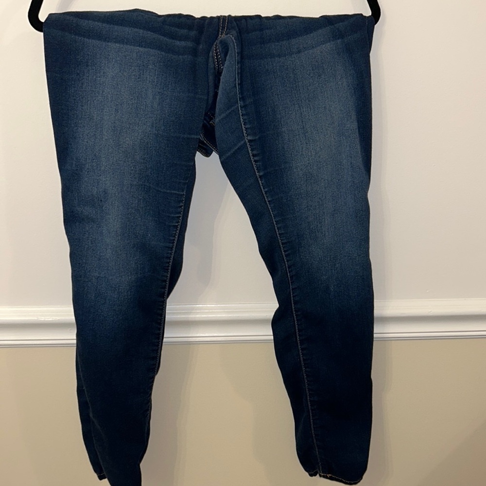 Dark wash stretchy skinny jeans